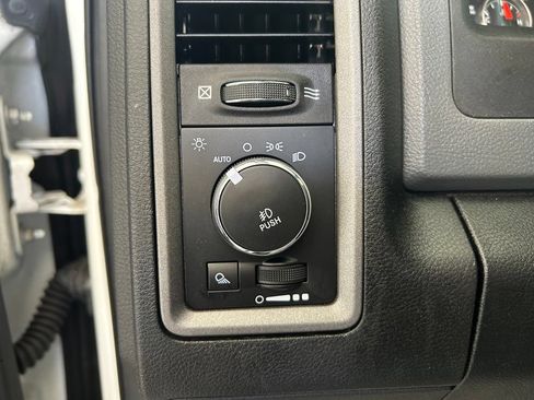 Used 2016 RAM 1500 Express RWD image 37