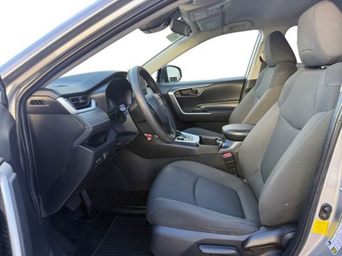 Used 2023 Toyota RAV4 LE AWD/4WD image 10