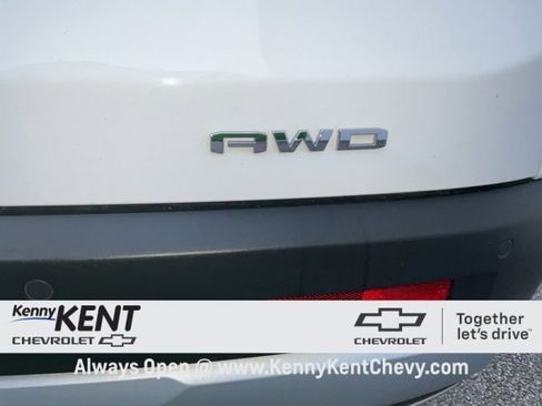 Certified 2023 GMC Acadia SLT w/ Preferred Package image 7