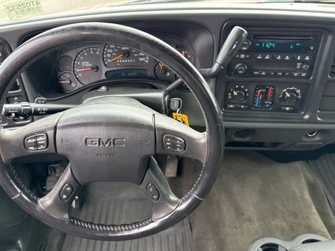 Used 2006 GMC Sierra 2500 SLE w/ Skid Plate Package image 11