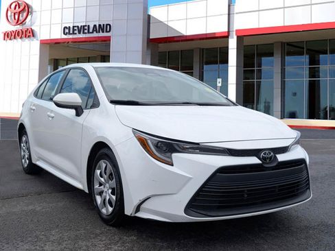 Used 2024 Toyota Corolla LE FWD image 2