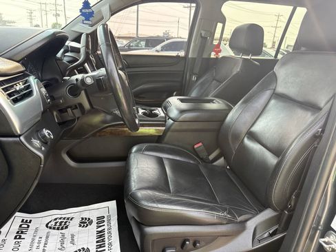 Used 2020 Chevrolet Suburban LT RWD image 25