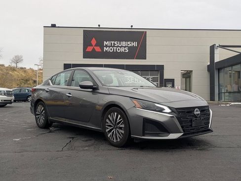 Used 2023 Nissan Altima 2.5 SV image 1