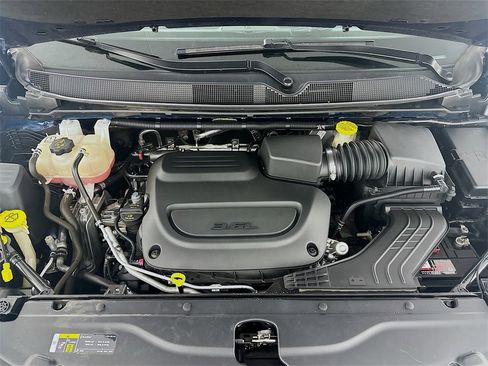 Used 2020 Chrysler Voyager LX image 33