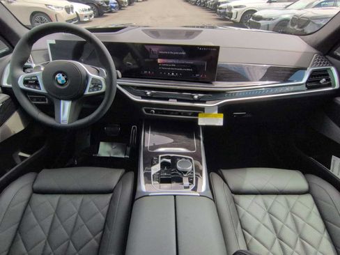 Used 2027 BMW X7 xDrive40i w/ M Sport Package AWD/4WD image 16