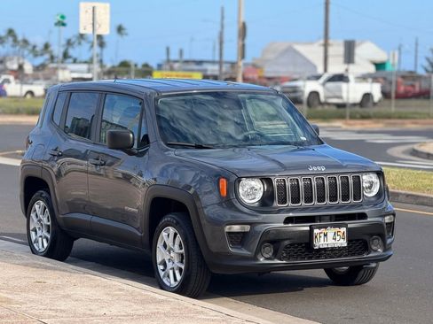 Used 2023 Jeep Renegade Latitude AWD/4WD image 6