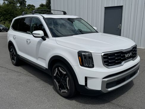 Used 2023 Kia Telluride S w/ S Sunroof Package AWD/4WD image 3