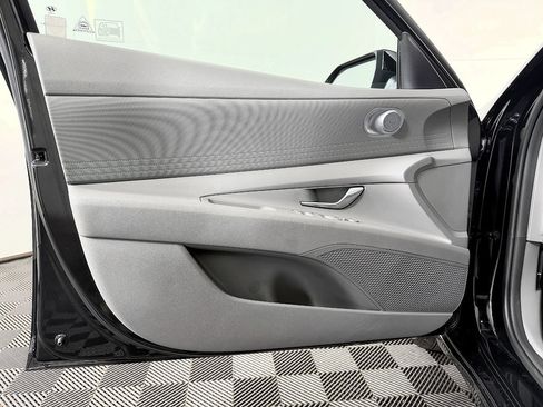 Used 2022 Hyundai Elantra SE FWD image 28