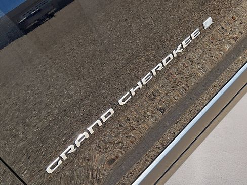 Used 2024 Jeep Grand Cherokee L Limited w/ Luxury Tech Group II AWD/4WD image 11