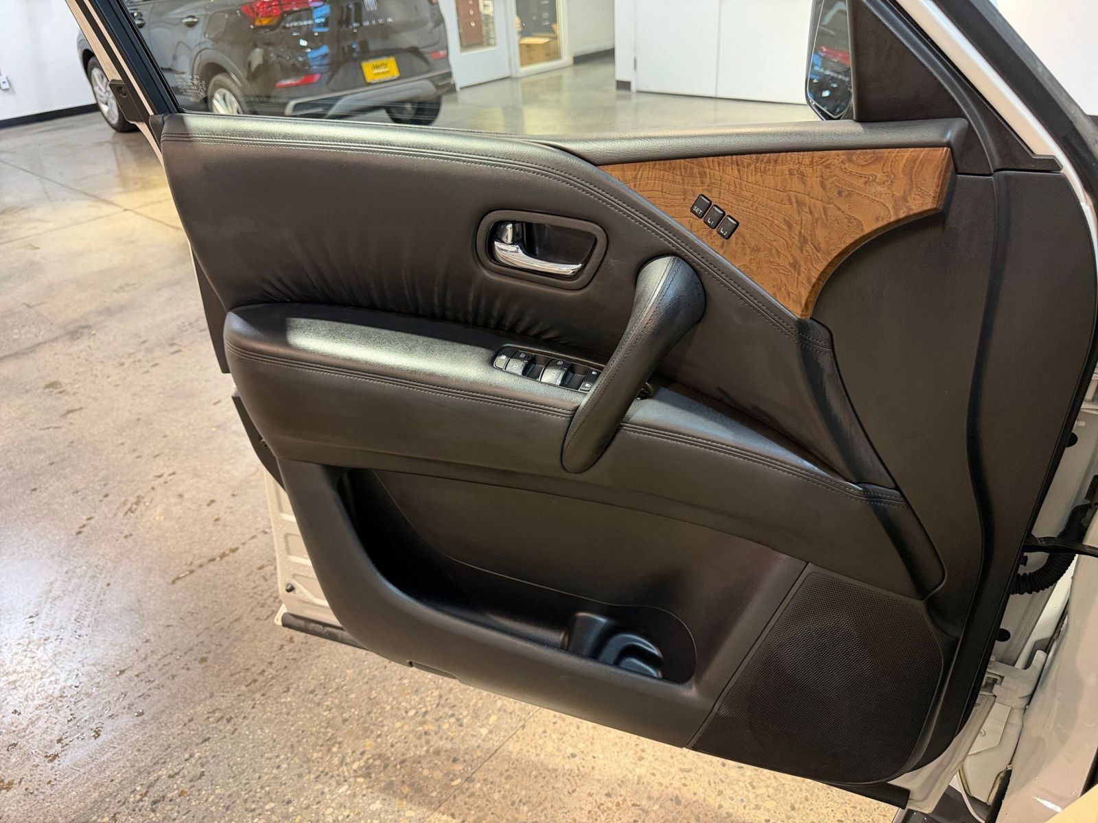 Used 2024 Nissan Armada SL RWD image 18