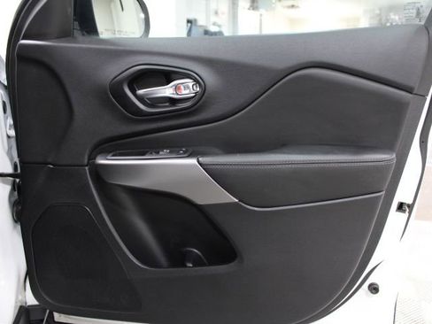 Used 2022 Jeep Cherokee Limited image 26