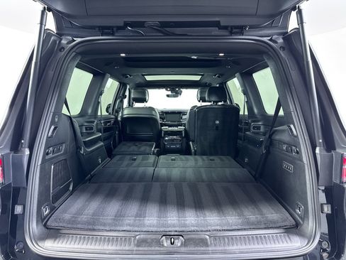 Used 2022 Jeep Wagoneer Series III w/ Premium Group I AWD/4WD image 10
