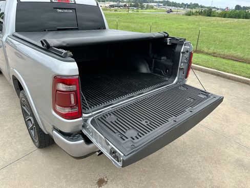Used 2019 RAM 1500 Laramie AWD/4WD image 24