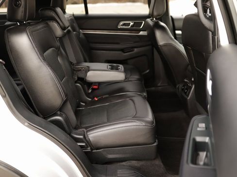 Used 2018 Ford Explorer Limited image 31