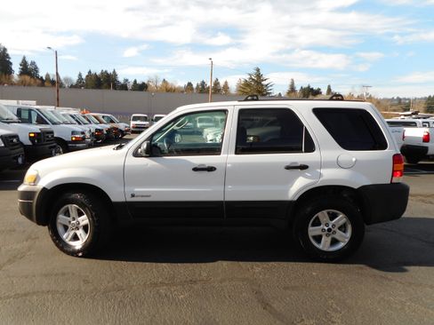 Used 2005 Ford Escape 4WD Hybrid image 2