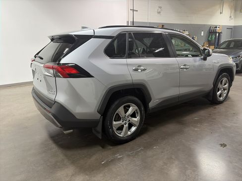 Used 2020 Toyota RAV4 Limited w/ Carpet Mat Package AWD/4WD image 3