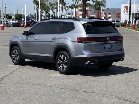 Used 2025 Volkswagen Atlas SE image 4