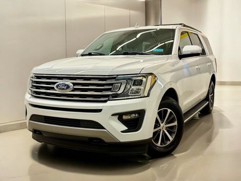 Used 2019 Ford Expedition XLT w/ Equipment Group 202A AWD/4WD image 2