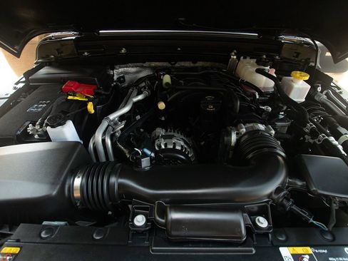 Used 2024 Jeep Gladiator Sport AWD/4WD image 28