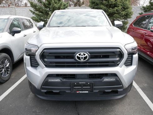 Certified 2024 Toyota Tacoma SR5 image 2