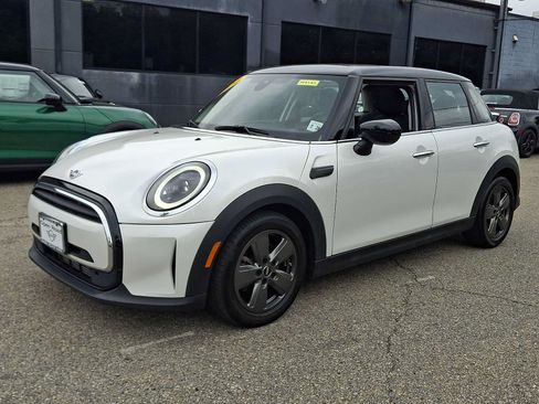 Used 2024 MINI Cooper 4-Door Hardtop FWD image 3