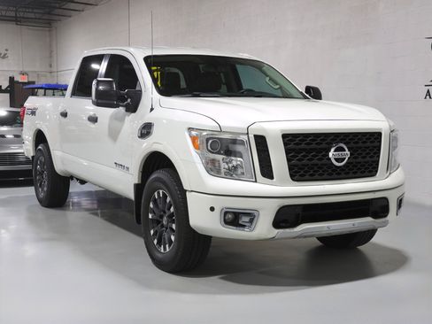 Used 2017 Nissan Titan PRO-4X w/ Pro-4x Convenience Package image 42