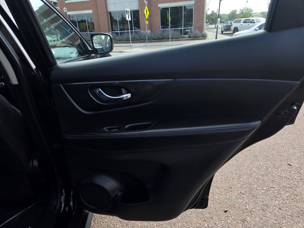 Used 2017 Nissan Rogue S AWD/4WD image 22