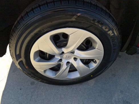 Used 2021 Toyota RAV4 LE w/ Carpet Mat Package (TMS) AWD/4WD image 4