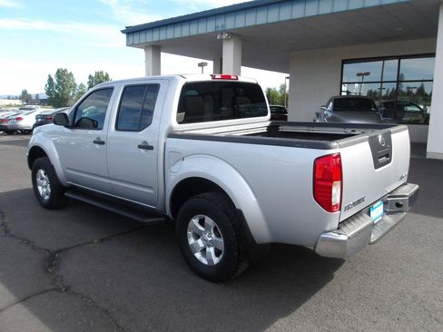 Used 2009 Nissan Frontier SE w/ SE Value Truck Pkg AWD/4WD image 3