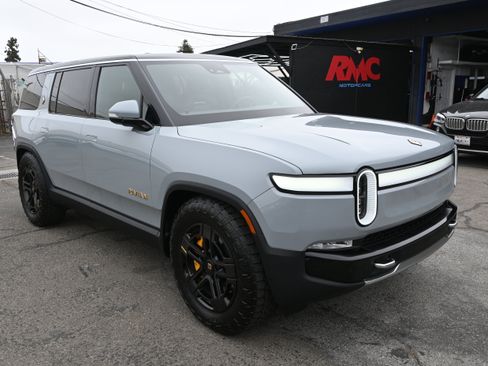 Used 2024 Rivian R1S Adventure AWD/4WD image 3