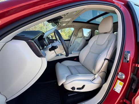 Used 2025 Volvo XC60 B5 Ultra w/ Protection Package Premier image 21