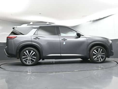 Certified 2025 Nissan Pathfinder Platinum FWD image 28