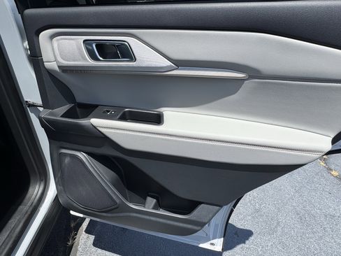Certified 2026 Ford Explorer Active w/ Active Comfort Package RWD image 20