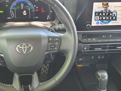 Used 2025 Toyota Camry SE FWD image 13