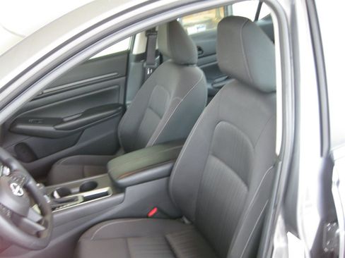 Used 2025 Nissan Altima 2.5 S FWD image 23