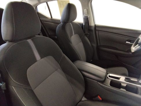 Used 2025 Nissan Sentra SV FWD image 38