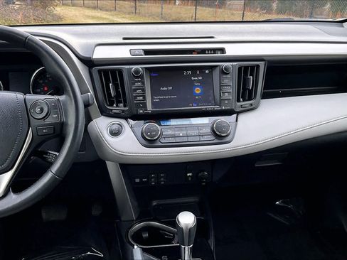 Used 2018 Toyota RAV4 Limited image 6