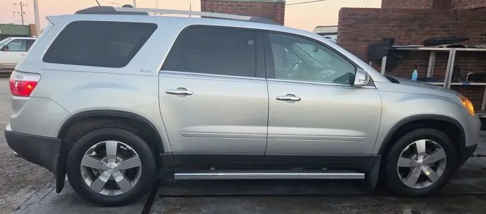 Used 2012 GMC Acadia SLT w/ LPO, 'HIT The Road' Package FWD image 4