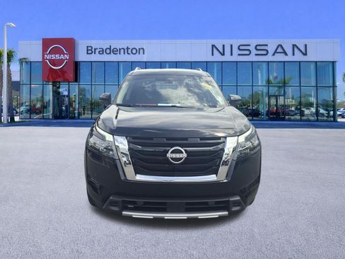 Used 2025 Nissan Pathfinder SL w/ Cargo Package FWD image 2