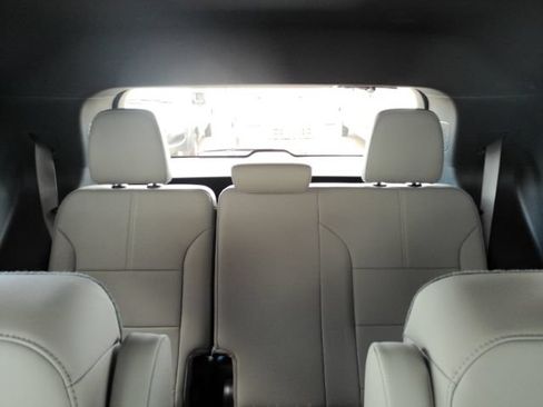 Used 2026 GMC Acadia Elevation w/ Elevation Premium Package FWD image 36