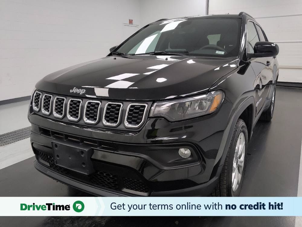 Used 2025 Jeep Compass Latitude AWD/4WD image 1