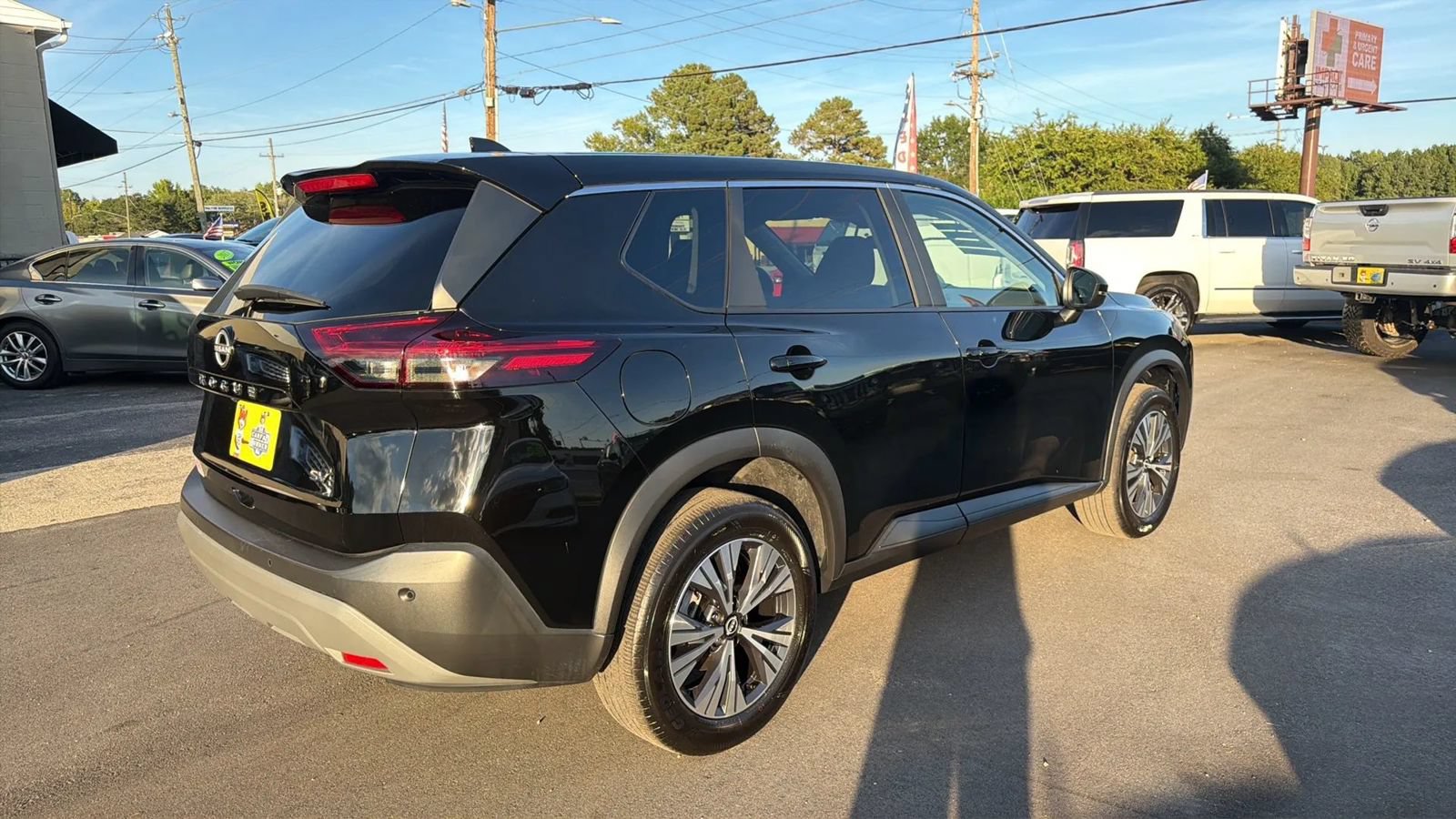Used 2023 Nissan Rogue SV FWD image 6