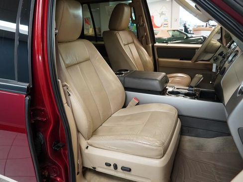Used 2014 Ford Expedition XLT w/ Equipment Group 202A AWD/4WD image 25