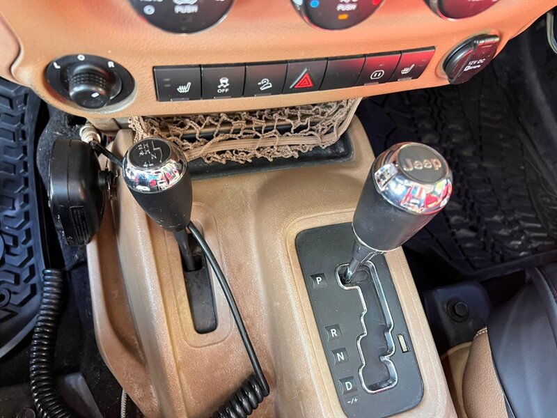 Used 2012 Jeep Wrangler Unlimited Rubicon w/ Connectivity Group AWD/4WD image 28