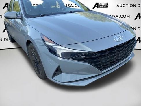 Used 2022 Hyundai Elantra SEL FWD image 25