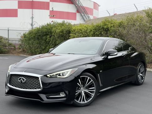 Used 2017 INFINITI Q60 3.0t w/ Premium Plus Package 3.0T RWD image 3