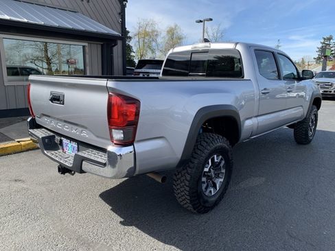 Used 2018 Toyota Tacoma TRD Off-Road AWD/4WD image 4