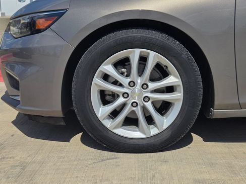 Used 2017 Chevrolet Malibu LT FWD image 10