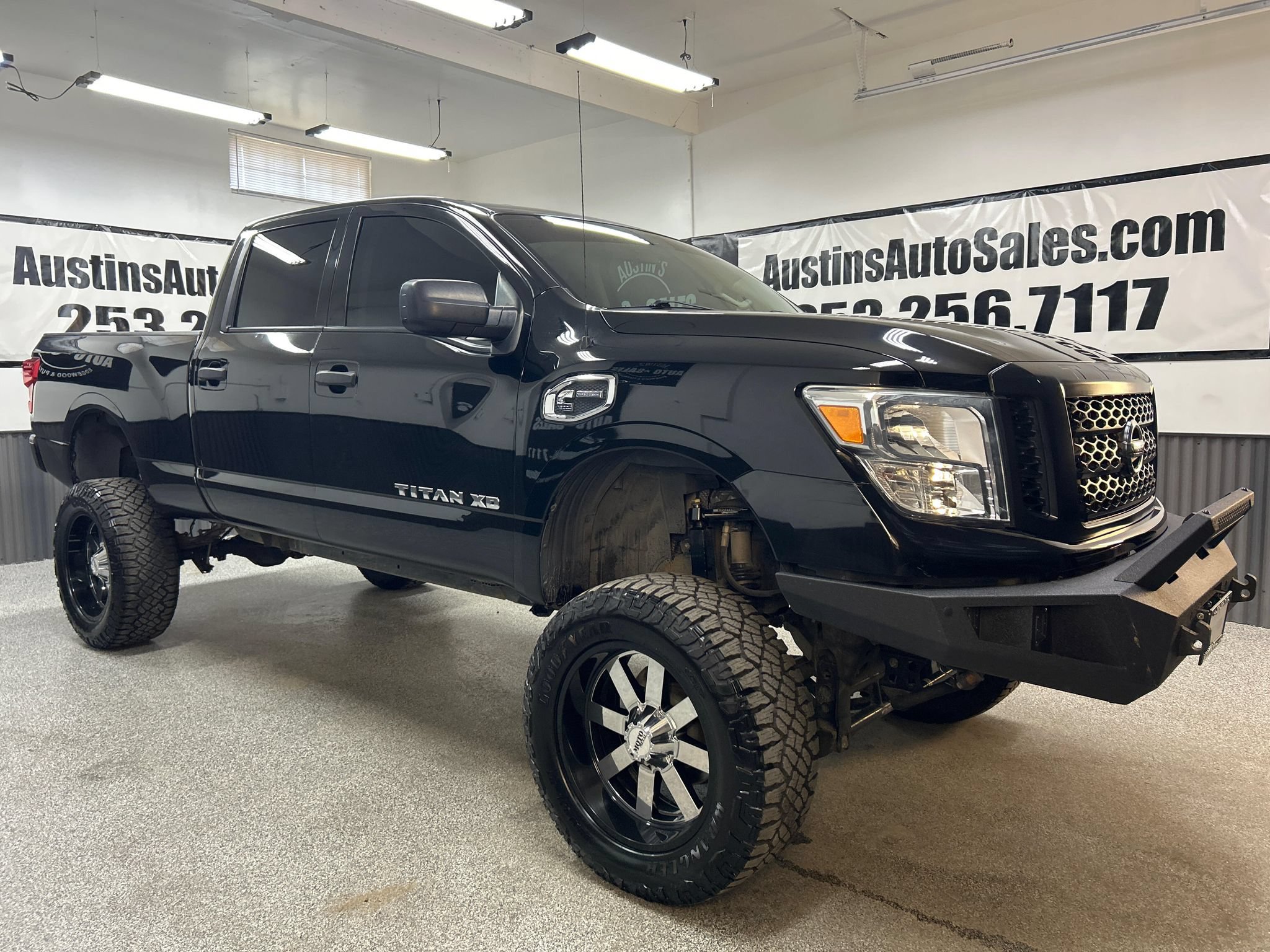 Used 2018 Nissan Titan S AWD/4WD image 1