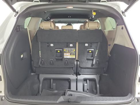 Used 2021 Toyota Sienna XLE FWD image 10